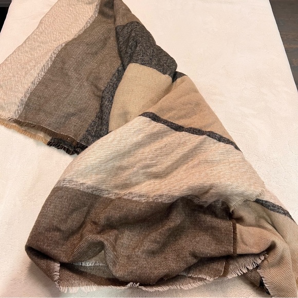 ZARA Oversized Cream/Tan Scarf - OS - Picture 1 of 4